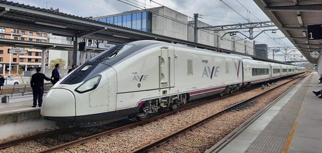 Unas 17.000 personas emplearon los trenes Avril entre Galicia y Madrid en su primera semana  