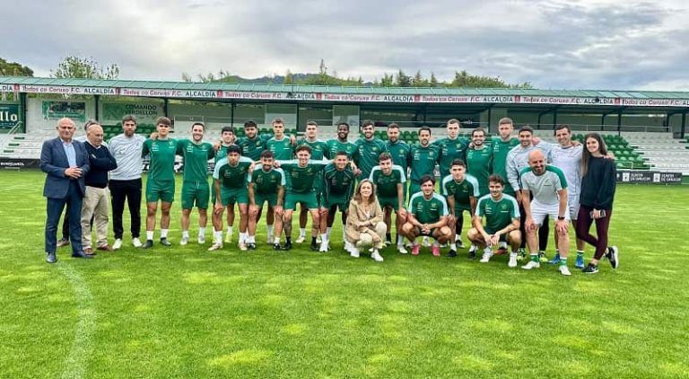 Luisa Sánchez remarca o apoio de 120.000 € da Deputación ao Coruxo FC na súa visita ao Campo do Vao na última xornada de adestramento do club desta tempada