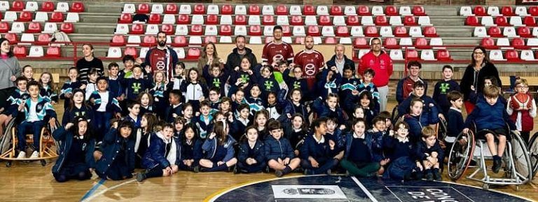 Luisa Sánchez asiste ao adestramento final da temporada do Amfiv e pon en valor a súa permanencia na mellor liga de baloncesto en cadeira de rodas do mundo