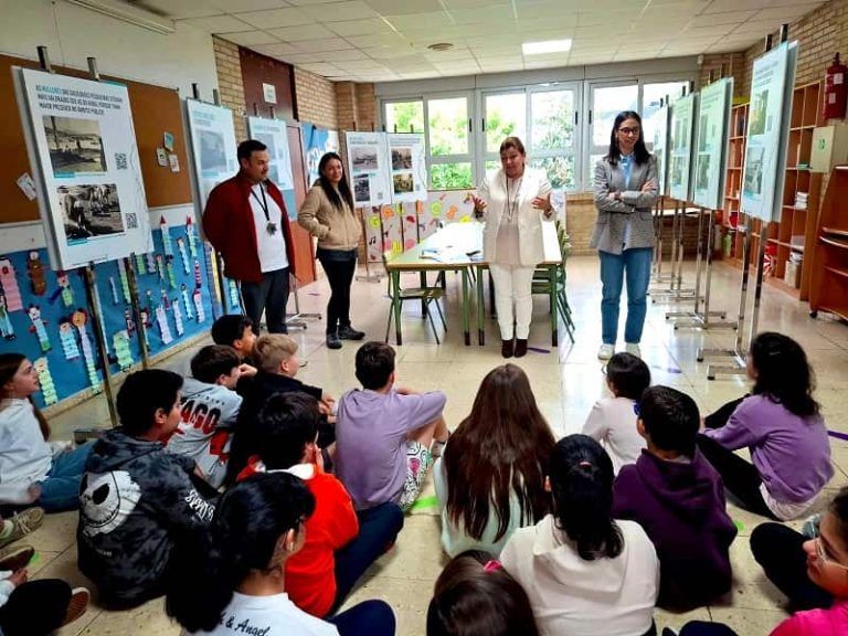 A Deputación inaugura no CEIP Lope de Vega a mostra “Achegas das mulleres á sustentabilidade do mar”