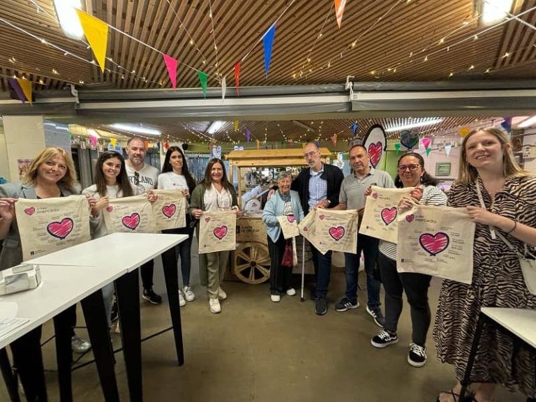 Ana Ortiz anima á cidadanía a comprar nos mercados e prazas de abastos pola “garantía de calidade, servizo e atención”