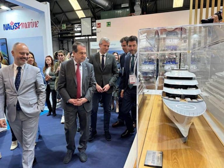 Caballero compromete o seu apoio ao PERTE do Naval na inauguración de Navalia