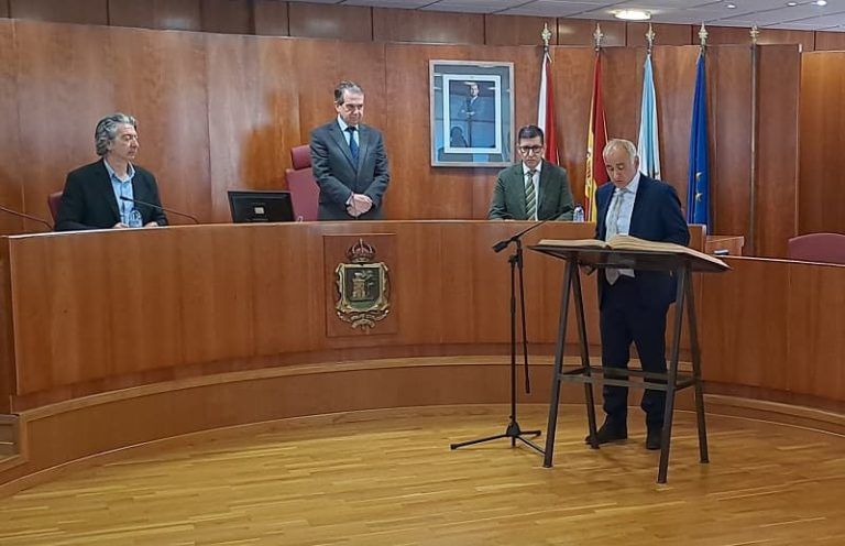 Daniel Benavides toma posesión como concejal del PP de Vigo con el propósito de “seguir estando con la gente y ayudar a las personas”