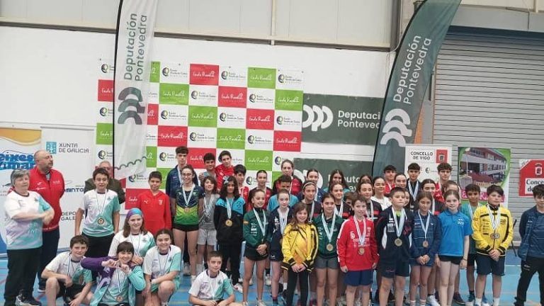 Álvaro Gómez lideró el medallero rosaliano en el Galicia Master de Bádminton