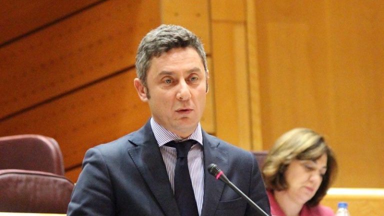 O Parlamento de Galicia reclama ao Goberno de España que incremente os fondos anunciados para o PERTE da cadea mar industria