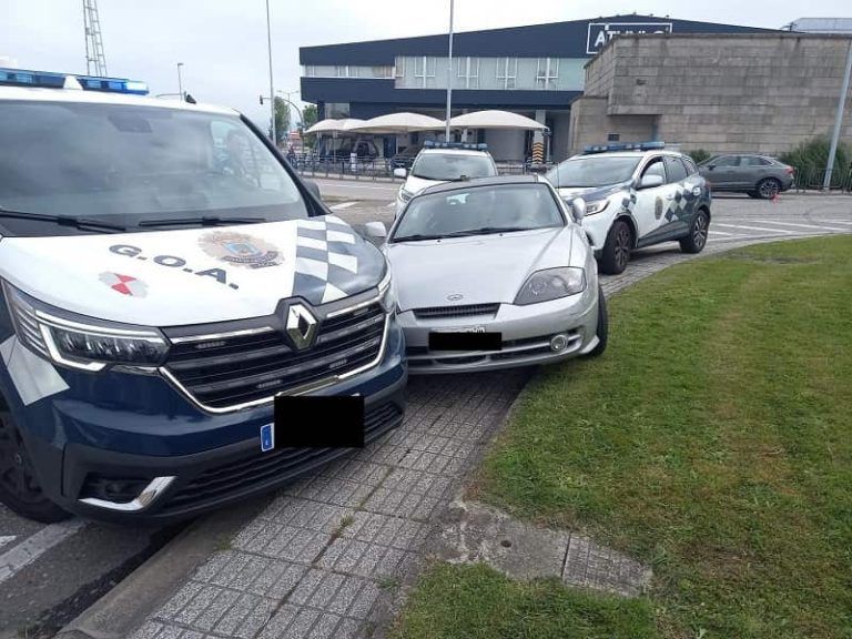 Un conductor ebrio y bajo los efectos de la cocaína se da a la fuga y acaba colisionando con la Policía Local