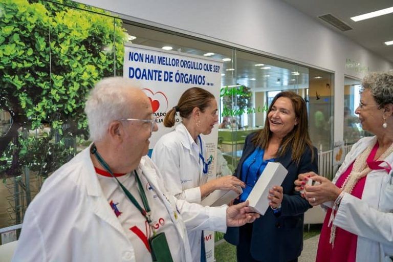 Ana Ortiz participa en los actos de Adrovi en el Hospital Álvaro Cunqueiro de Vigo con motivo del Día del Donante