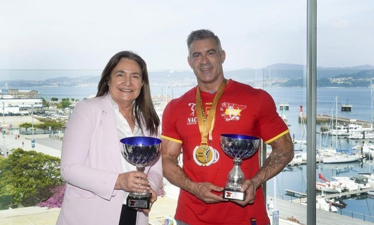 Ana Ortiz felicita a Carlos Remeseiro polo seu título mundial de culturismo