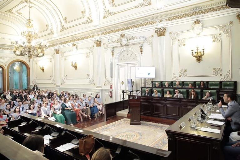 Luis López desexa “unha traxectoria plena, frutífera e feliz” á nova promoción de profesionais da Escola de Enfermería da Deputación