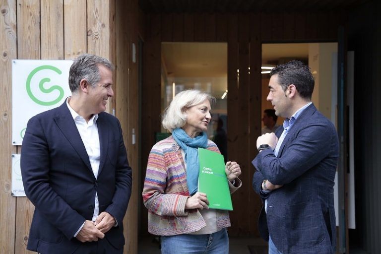 Luis López subliña a colaboración da Deputación coa Asociación Española contra o Cancro para recoñecer e apoiar o “excelente” labor que presta en toda a provincia