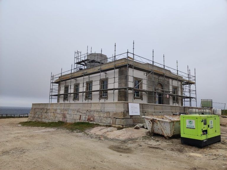 Los trabajos de reconversión de los Faros de cabo Silleiro para uso hostelero y de restauración avanzan a buen ritmo