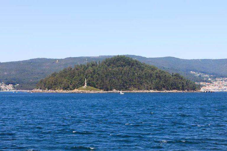La Diputación de Pontevedra retoma el programa +Bosques con rutas en la Isla de Tambo y el río Xabriña