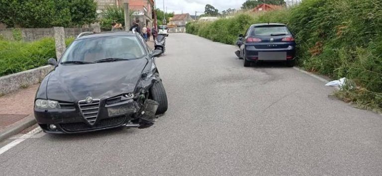 Investigan a un menor en Vigo que chocó contra otro coche mientras conducía sin carné y bajo los efectos del alcohol
