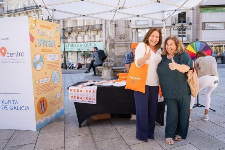 Ana Ortiz anima a la ciudadanía a consumir en el comercio local con la apertura de las rebajas en Vigo Centro