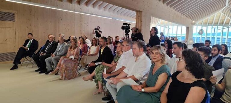 A vicepresidenta Luisa Sánchez asiste ao acto de entrega dos III Premios Alumni da Universidade de Vigo