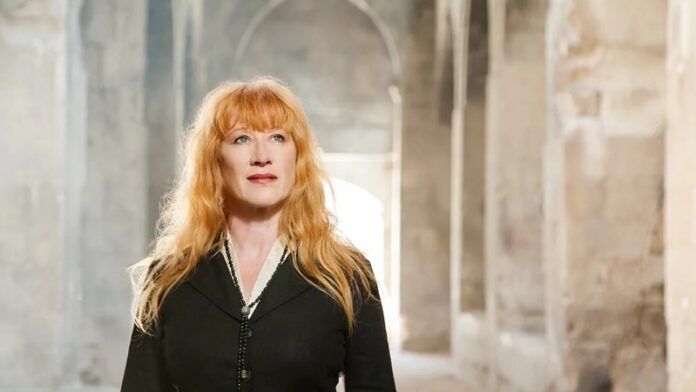 loreena mckennitt-min