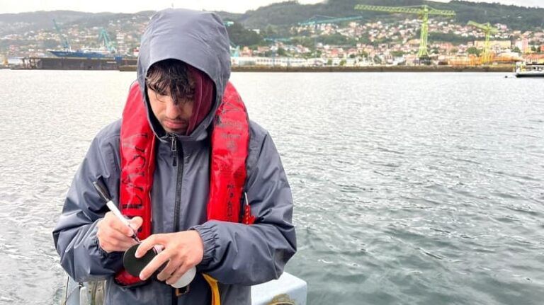 Científicos internacionais participan na ría de Vigo nunha mostraxe organizada polo CIM