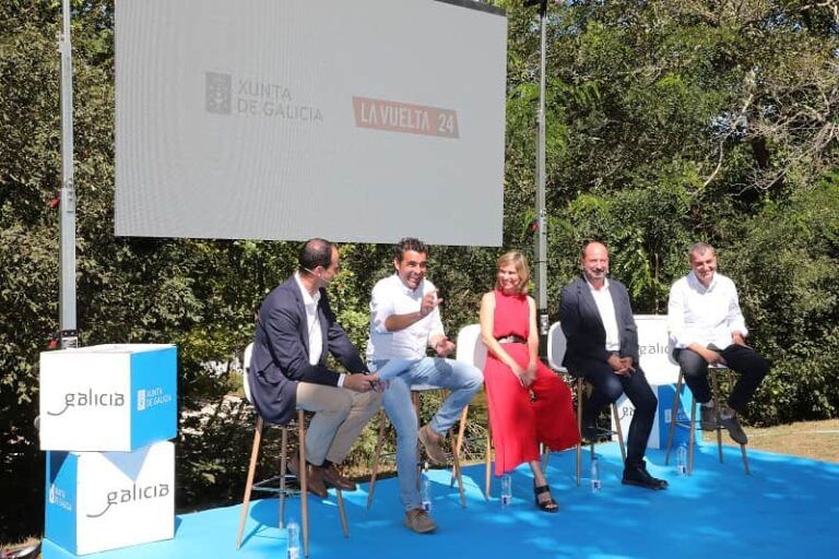Luis López sinala o paso de La Vuelta pola provincia como o escaparate perfecto para dar a coñecer as Rías Baixas como un destino turístico ligado ao deporte e á natureza