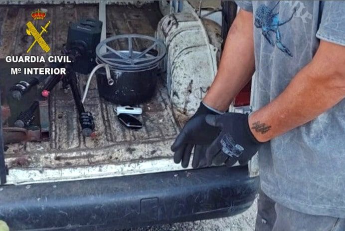 La Guardia Civil detiene a un varón por sustraer un radar móvil en Oia