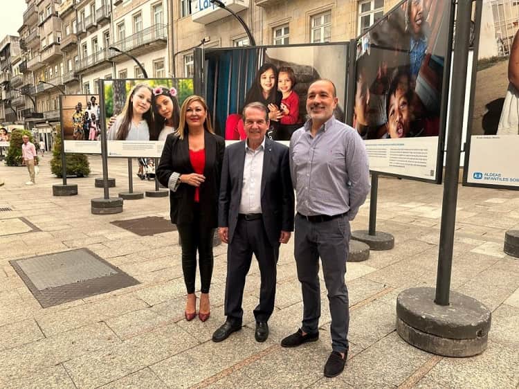 A Rúa Príncipe acolle a exposición «Xuntos porque somos irmáns» de Aldeas Infantís SOS