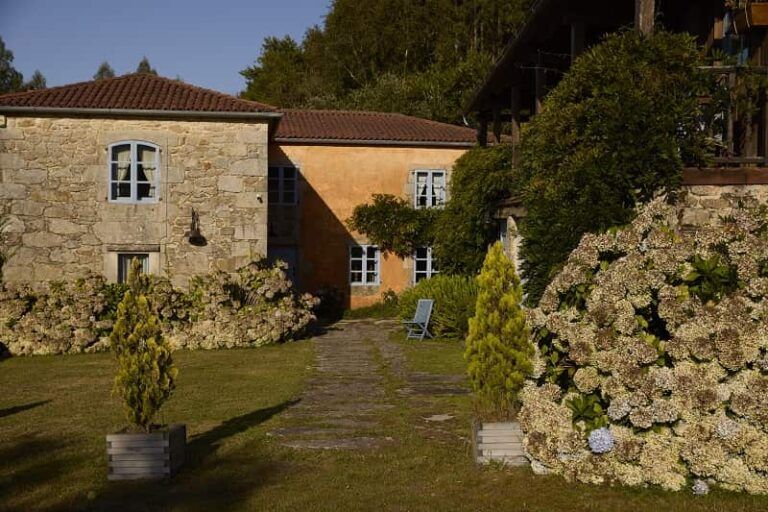 La Deputación de Pontevedra amplía a 80.000 € el programa “Vive o Rural 2026” para llevar a más escolares a granjas escuela