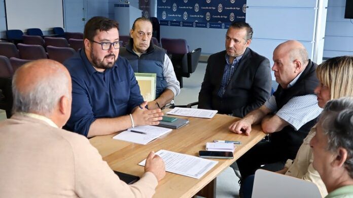 Xabier P Igrexas coa Favec e con veciñanza afectada pola gasolineira do Pontillón-min