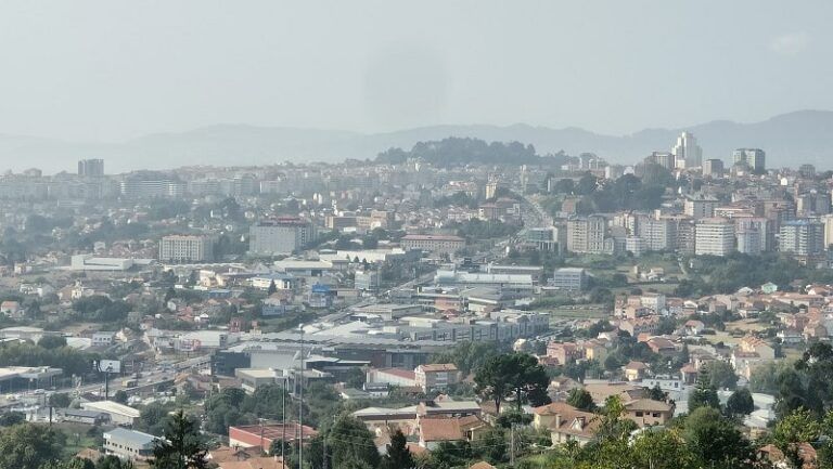 El humo de los incendios de Portugal convierte en «muy mala» la calidad del aire en Vigo