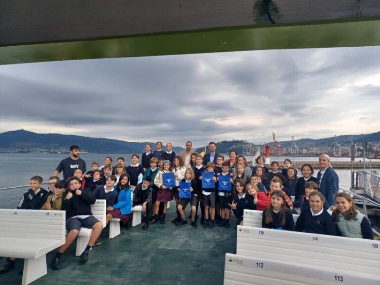 Los colegios de Vigo se sumaron al Festival Azul 2024 con diferentes actividades náuticas