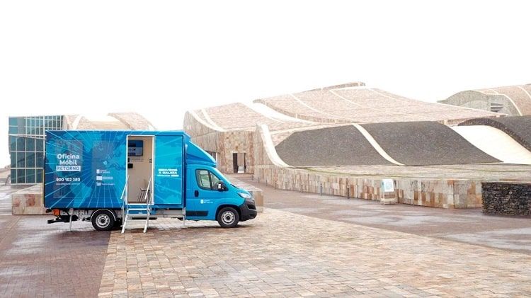 La Oficina Móvil de Retorno de la Xunta reanuda este martes su recorrido por Galicia, consolidándose como un recurso clave para facilitar la llegada de los gallegos del exterior