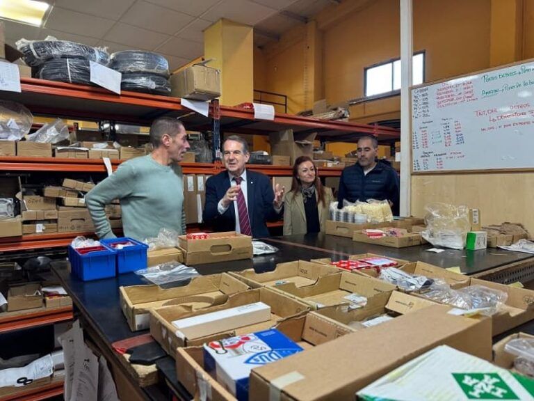 El alcalde celebra el crecimiento de la empresa «Rodavigo»