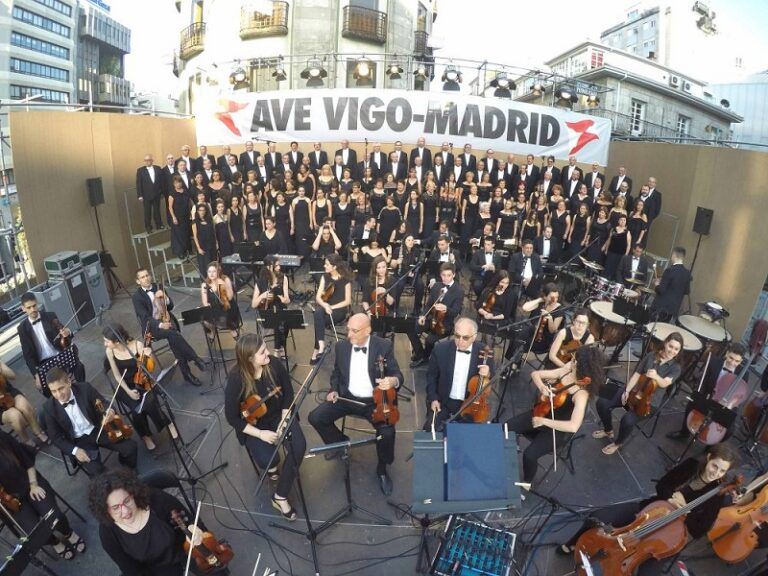 Vigo se moviliza con un concierto coral para exigir un tren directo de alta velocidad a Madrid
