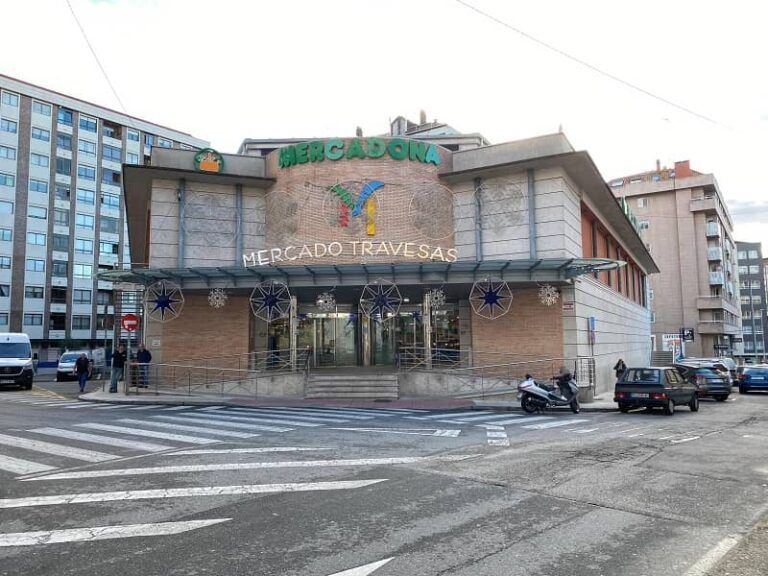 Los mercados de Travesas y O Berbés apuestan por la digitalización comercial gracias a una campaña de la Cámara PVV
