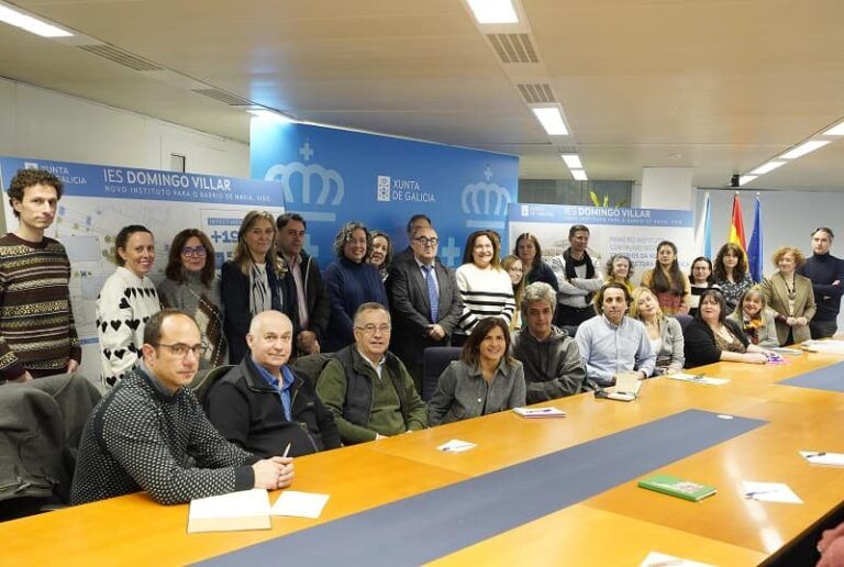 La Xunta presenta el proyecto del IES Domingo Villar de Navia a los directores de centros educativos de Vigo