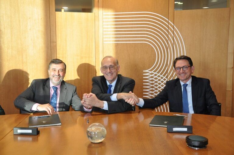 Renovado el convenio entre la Universidad de Vigo, AGEF e Inditex para impulsar la Cátedra de Empresa Familiar