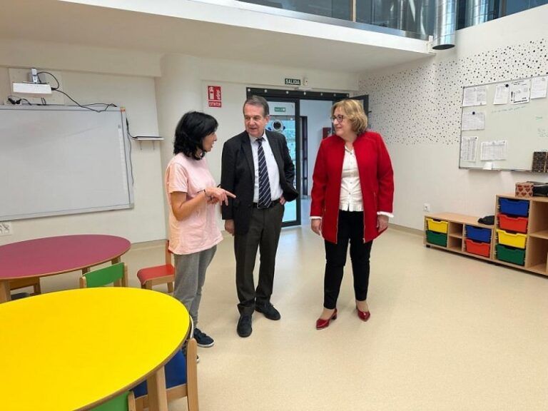 El alcalde de Vigo inaugura la nueva escuela infantil municipal de la Plaza de la Industria