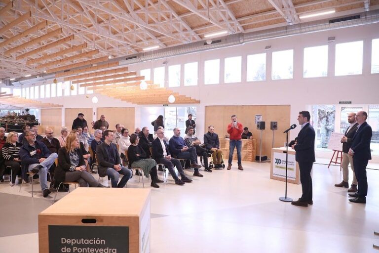 Luis López celebra o inicio das obras de humanización da Praza Victoria Cadaval de Baiona, unha nova mostra do impulso da Deputación para transformar o espazo público