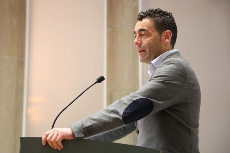 Luis López informa por carta aos alcaldes e alcaldesas da contorna de Vigo e do sur da provincia de que recibirán 23 millóns de euros do +Provincia 2025 e do II Plan Extraordinario de Infraestruturas Deportivas