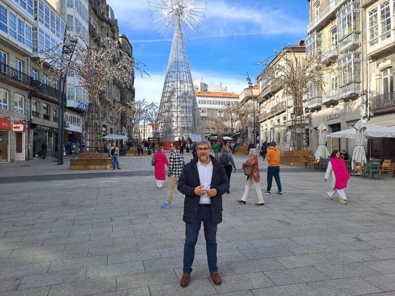 El Partido Popular de Vigo pide a Caballero que sustituya “el falso bosque de luces” en la Porta do Sol por “árboles de verdad”