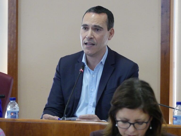 El PP de Vigo afea a Caballero su “doble moral”, manifestándose un día por la sanidad pública y privatizando el servicio de Cedro al siguiente