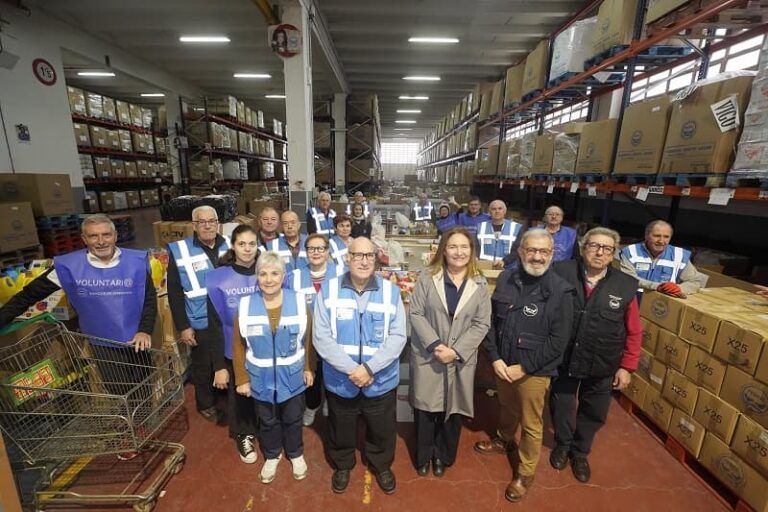 La delegada de la Xunta visita el Banco de Alimentos de Vigo y destaca la labor realizada en la gran recogida del año 2024