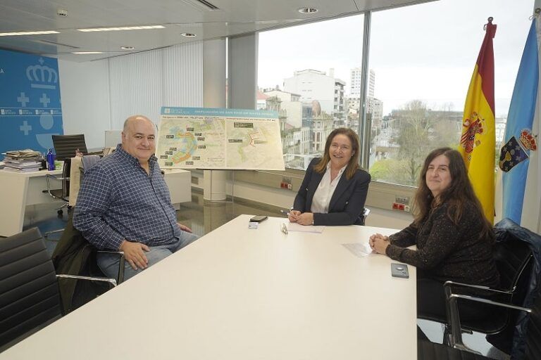 La delegada de la Xunta informa a la Asociación de Vecinos Novo Vigo sobre la construcción de vivienda pública en la ampliación de Navia