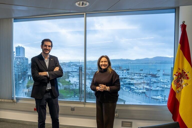 Ana Ortiz recibe al nuevo presidente del Real Club Náutico de Vigo