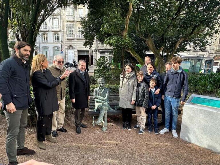 O Concello perpetúa na memoria de Vigo o recordo de Domingo Villar coa escultura inaugurada hoxe na Alameda