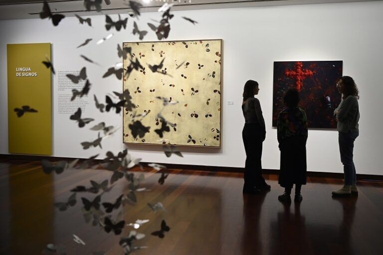 Ampliadas las visitas guiadas a la muestra «Simultánea. Volar con la imaginación» en la Sede Afundación Vigo