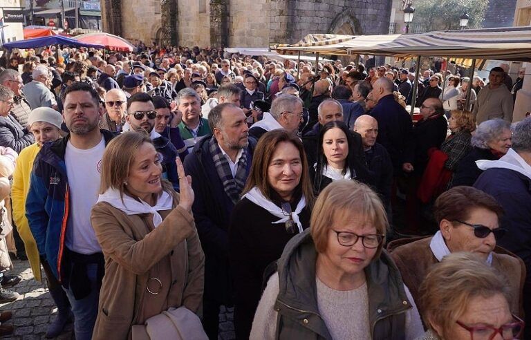 Ana Ortiz asiste a las festividades de San Blas en la parroquia de Bembrive