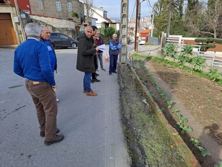 Vecinos de la Rúa Roupeiro denuncian deficiencias en las obras de humanización