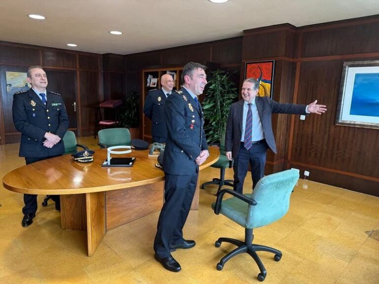 Caballero recibe aos novos xefes de operacións e Policía Xudicial da Comisaría de Vigo