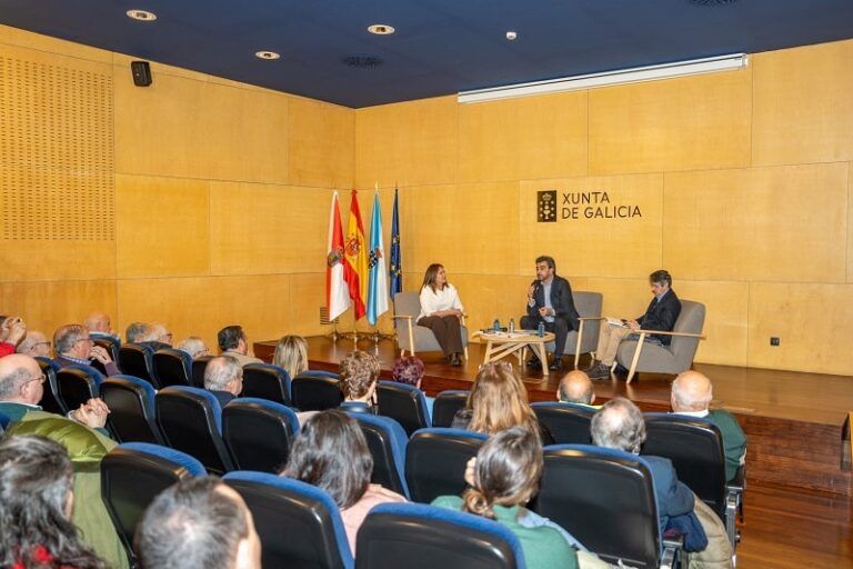 Diego Calvo se reúne con el vecindario de Vigo tras presentar los alegatos al Ayuntamiento por la suspensión de la licencia de obra del nuevo centro de asociacionismo