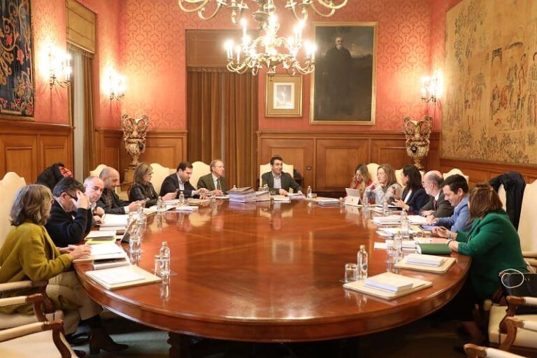 Luis López salienta que o Plan +Provincia da Deputación mobiliza esta semana 1,4 millóns euros para que oito concellos impulsen investimentos, afronten gasto corrente e contraten persoal