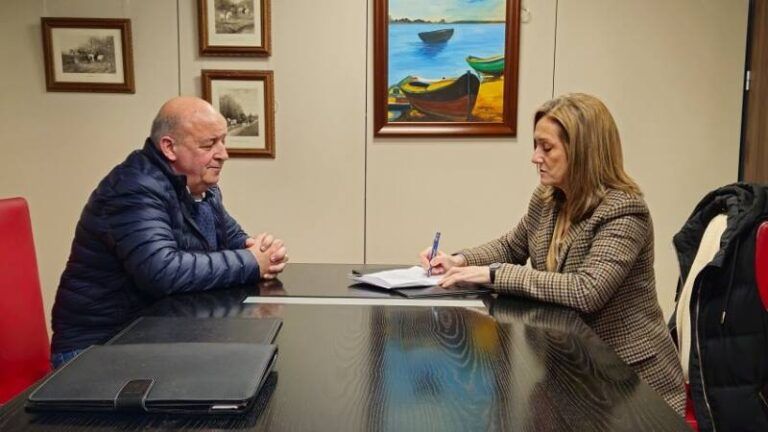 A vicepresidenta Luisa Sánchez asina a constitución do dereito de superficie para que Bespi Inversiones se instale no Polígono de Barro